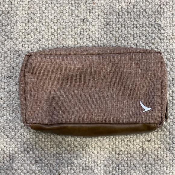 Cathay Pacific Toiletry Pouch - Picture 1 of 3